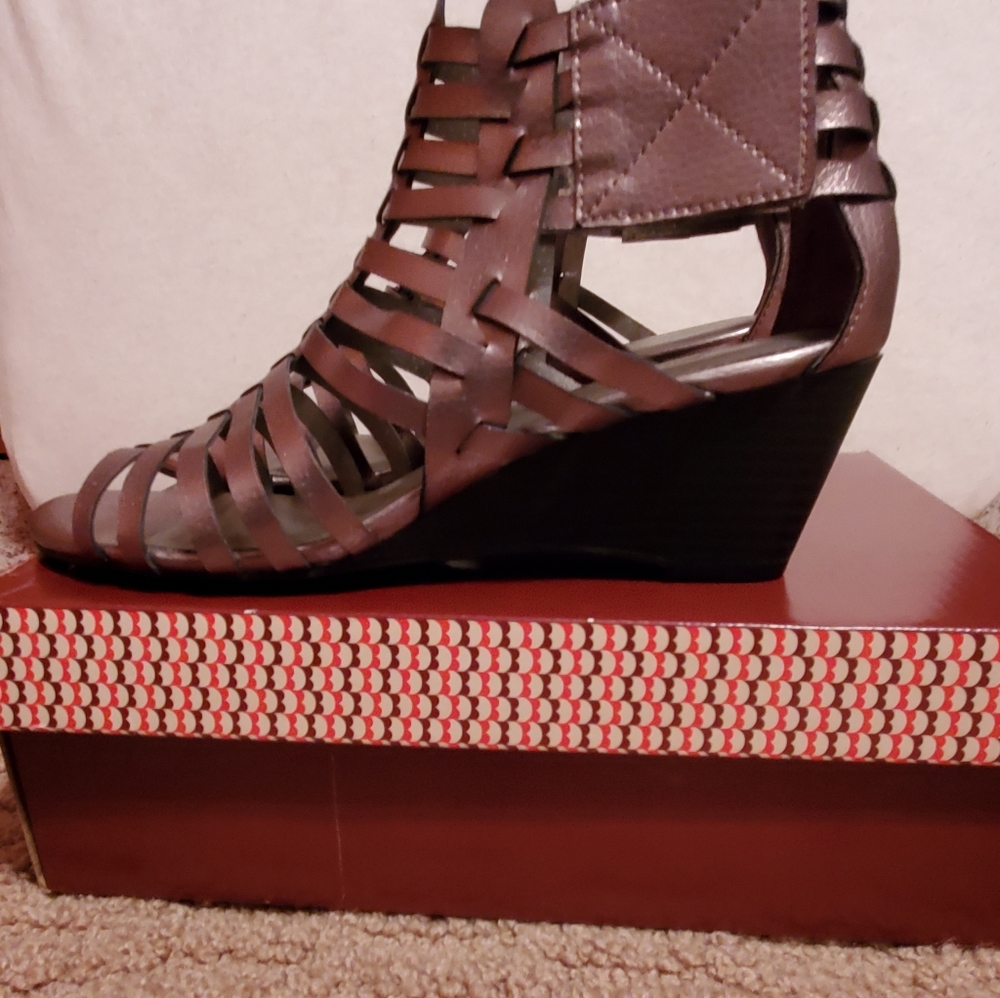 Sandals - Picture 2 of 4